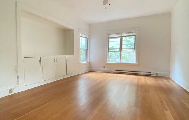 1421 On Queen Anne Apartments