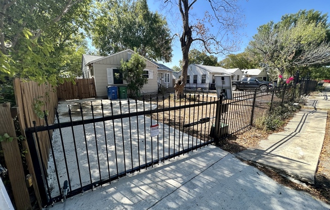 414 ELMWOOD DR