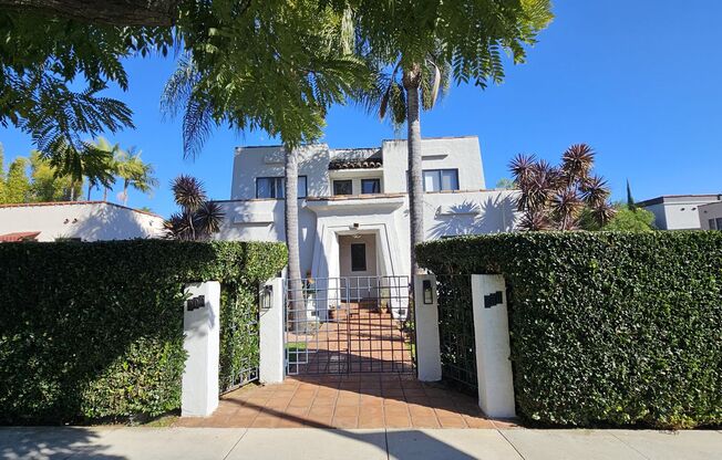 (Ellie:B) 900-902 Havenhurst Drive &amp; 8117 Willoughby Avenue