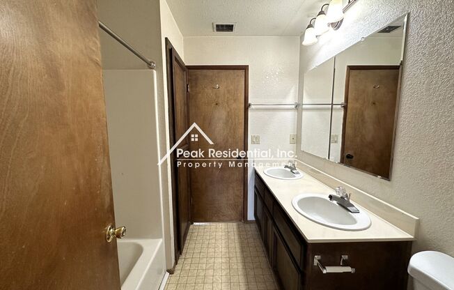 2 beds, 1.5 baths, 912 sqft, $1,795, Unit #4