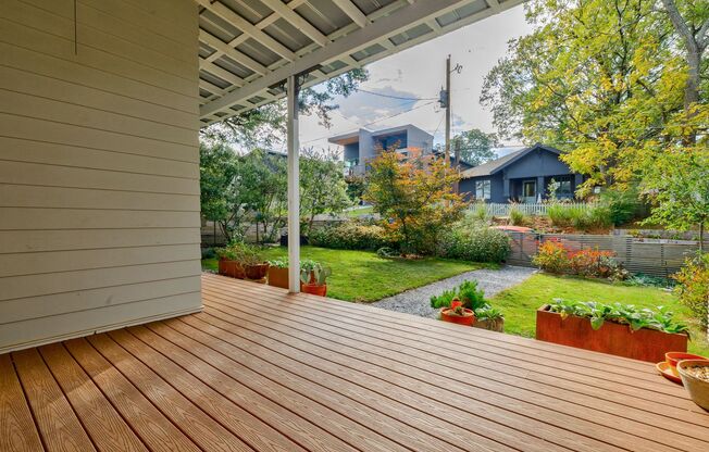 Spacious 4-Bedroom, 3.5-Bathroom Craftsman Home with Modern Upgrades