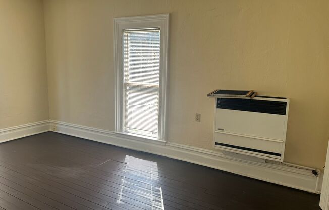 1 bed, 1 bath, 600 sqft, $1,350, Unit 4