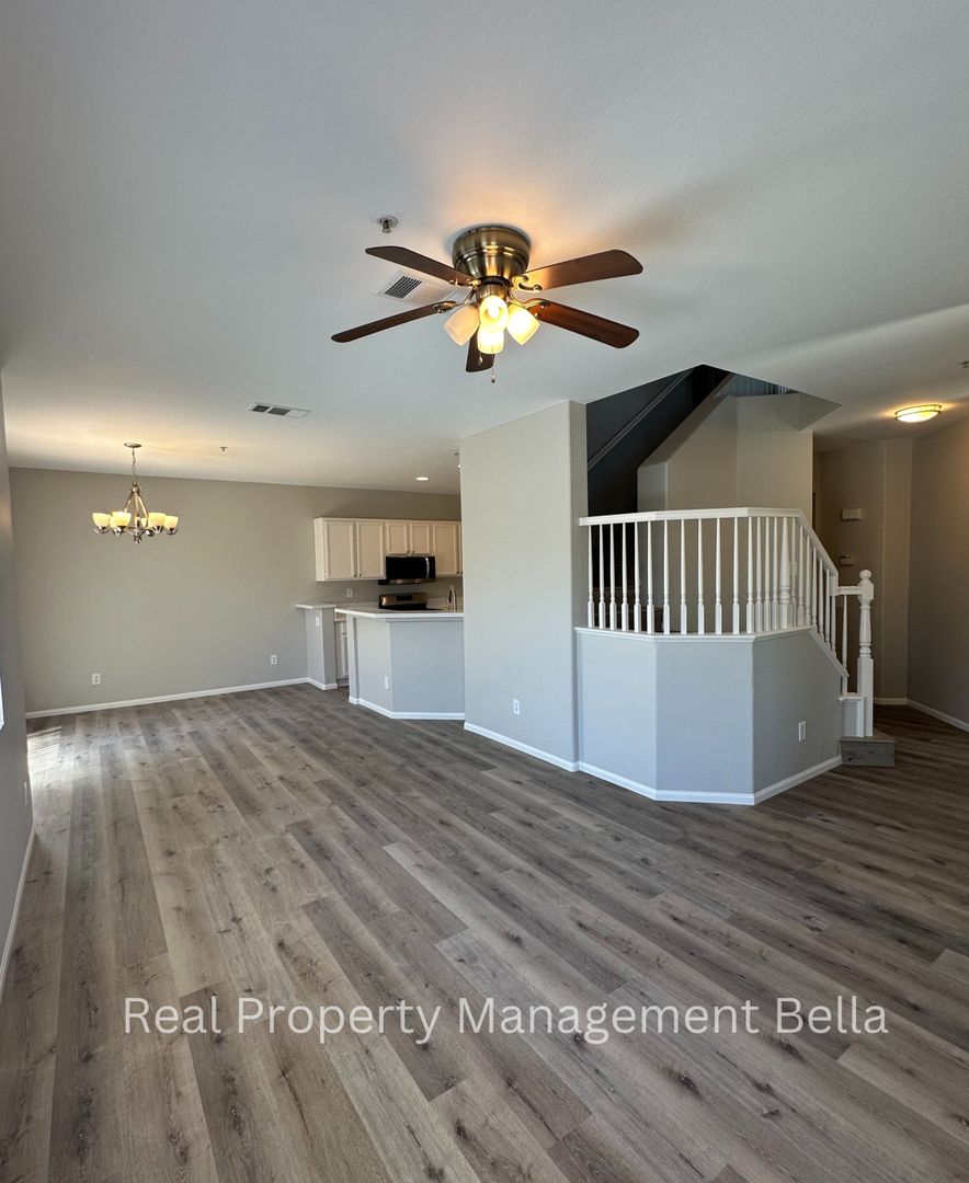 Luxurious Living: Spacious 4-Bedroom Townhome with Community Pool in Prime Murrieta Location!