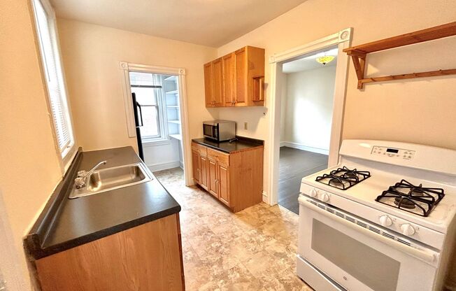 1 bed, 1 bath, 1,100 sqft, $1,900, Unit 7C