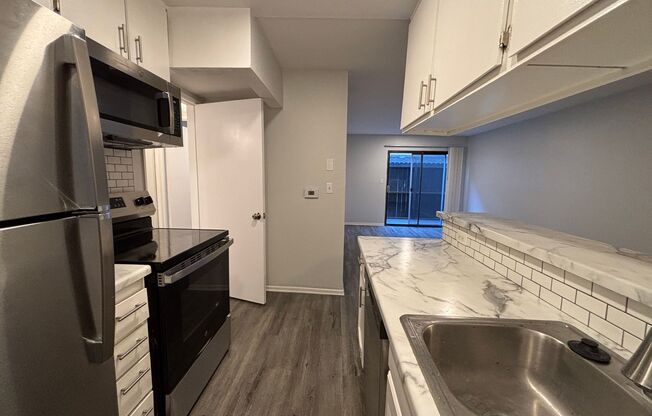 1 bed, 1 bath, 695 sqft, $1,498, Unit 126