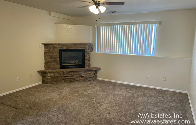689 E LAPORTE DR