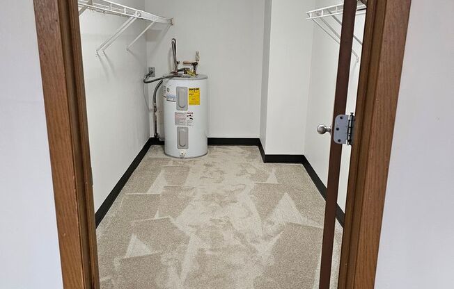 2 beds, 1 bath, 920 sqft, $1,305, Unit 1471-203