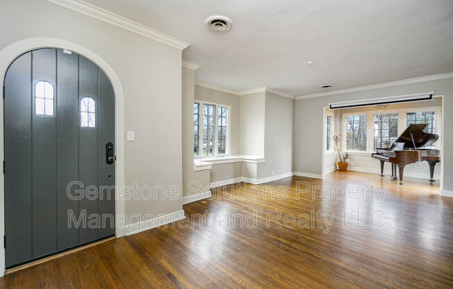 1802 LINDEN AVE