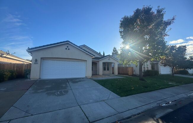 Spacious 4 Bedroom Home in Elk Grove