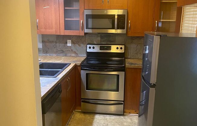 Lovely 2 Bed 1.5 Bath Townhome!