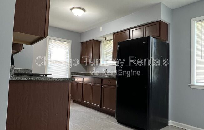1006 E 163 PL