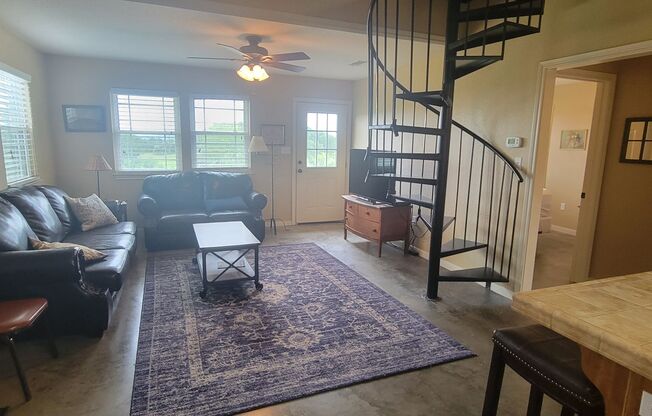 2 beds, 1 bath, $1,750