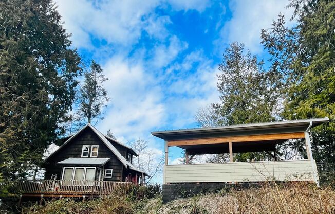 Spectacular Olympic Mountain and Hood Canal Views from Poulsbo Waterfront Home!
