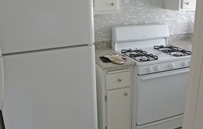 PROMOTION! $500 gift card upon lease signing & move-in.