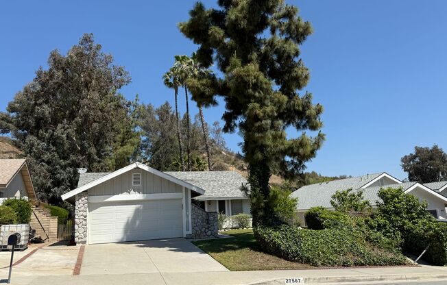New Photos! Lovely One Level home in Valencia!