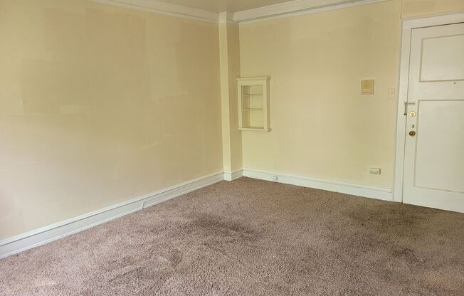 Studio, 1 bath, $825, Unit 212