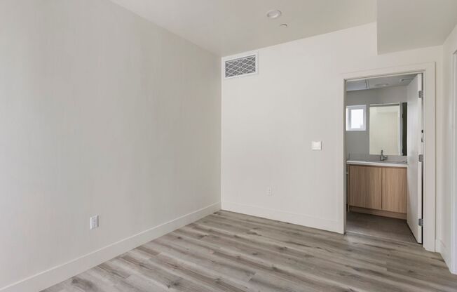 New Construction 6 Bedroom/7 Bath Townhouse