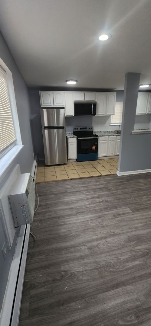 1 bed, 1 bath, $1,150, Unit D01