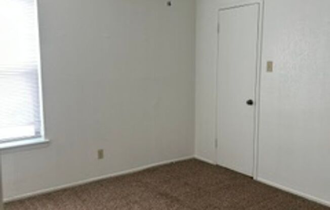 2 beds, 1.5 baths, 1,084 sqft, $915, Unit 0605