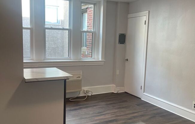 1 bed, 1 bath, 460 sqft, $1,175, Unit 407