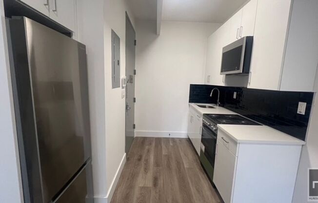 1 bed, 1 bath, $2,300, Unit 2F