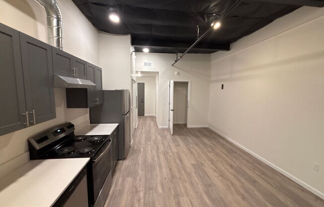 Studio, 1 bath, 398 sqft, $1,325, Unit 404