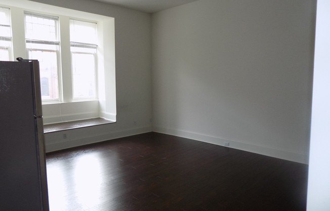Studio, 1 bath, $850, Unit 1012-2A