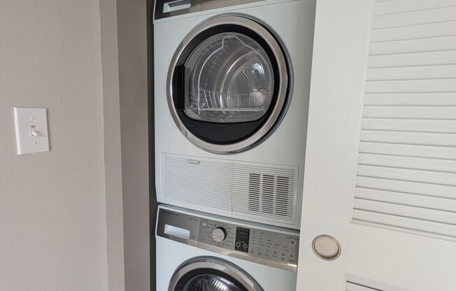 Studio, 1 bath, 412 sqft, $1,295, Unit 410