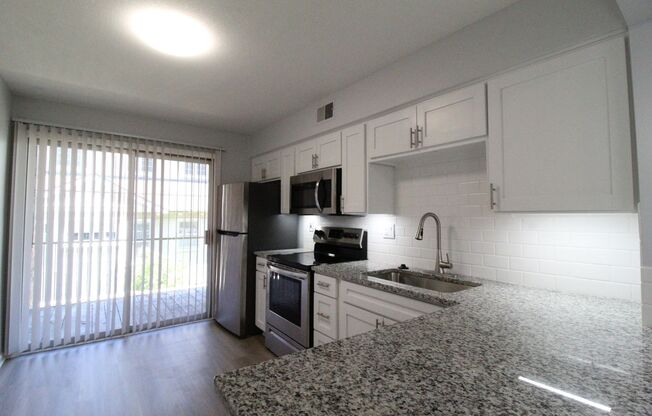 1/2 Month FREE On This 2 Bedroom 2 Bath Apartment Just Minutes From The Plaza