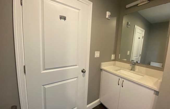 1 bed, 1 bath, 800 sqft, $2,700, Unit 107