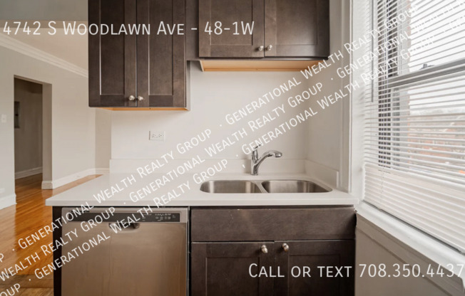4742 S Woodlawn Ave