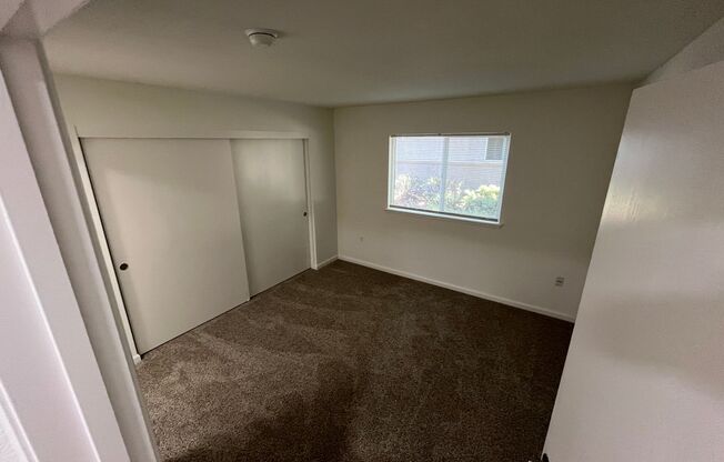 3 beds, 2 baths, 1,076 sqft, $2,200, Unit 2007