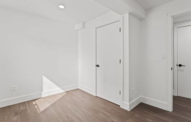 2 beds, 1 bath, 603 sqft, $1,800, Unit 5930-LL4