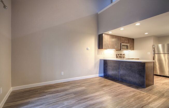 2 beds, 1.5 baths, 1,000 sqft, $1,350, Unit 308 E. Iowa-8