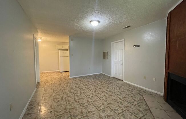 2 beds, 2 baths, $800, Unit Unit D