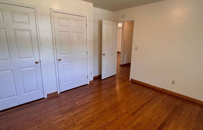 2 beds, 1 bath, 903 sqft, $1,210, Unit E-8