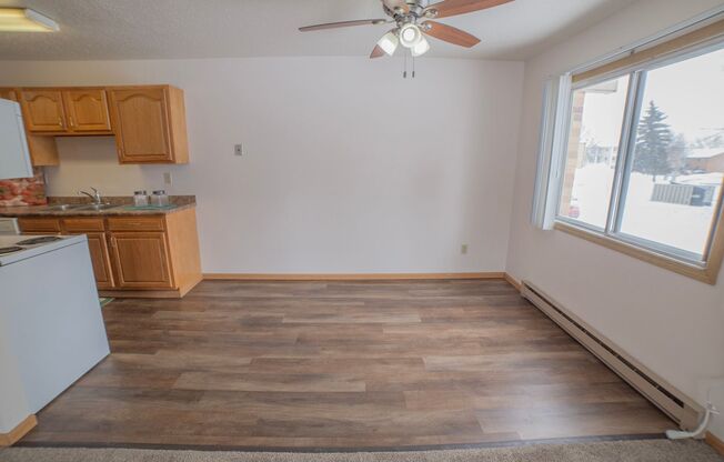 2 beds, 1 bath, 830 sqft, $780, Unit 2502-301