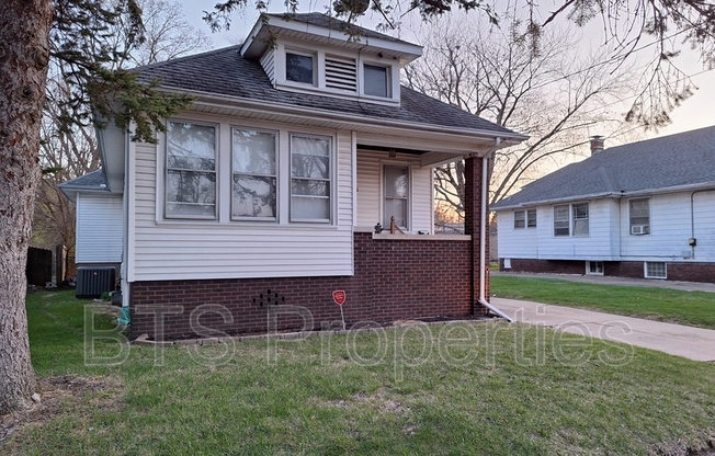608 W LOUCKS AVE