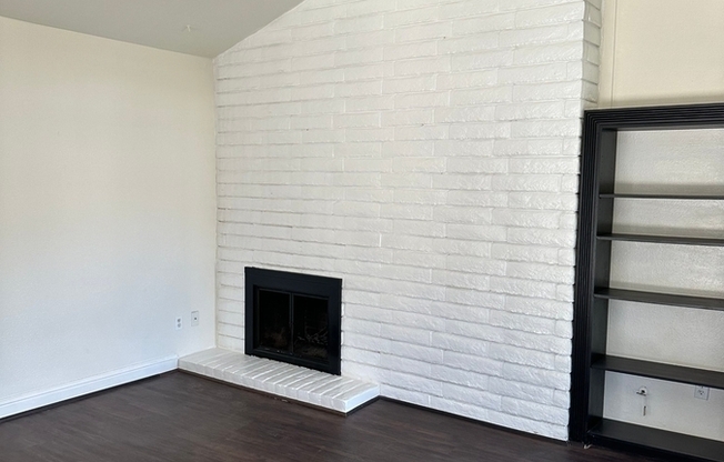 928 PRINCESS DR