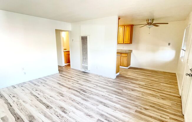 2 beds, 1 bath, $2,000, Unit 14