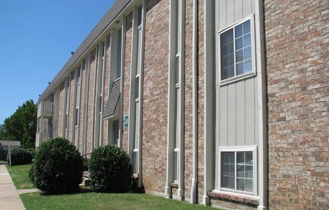 apartment building in Derby, KS