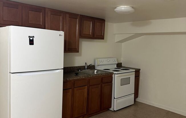 1 bed, 1 bath, $875, Unit Basement