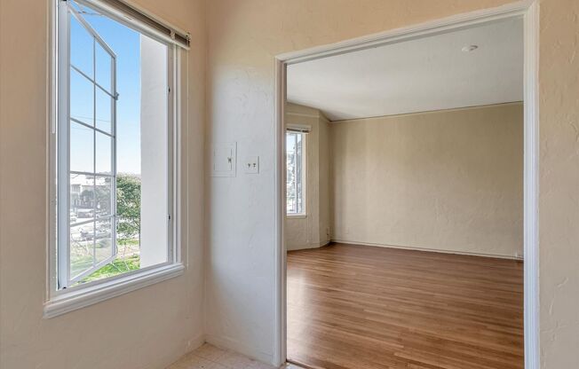 375 14th Avenue Apartments*
