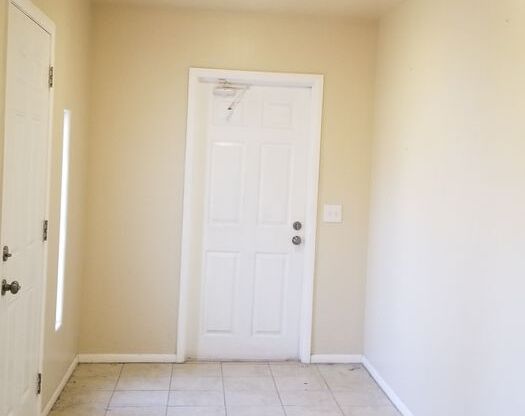 2 beds, 1 bath, $1,600