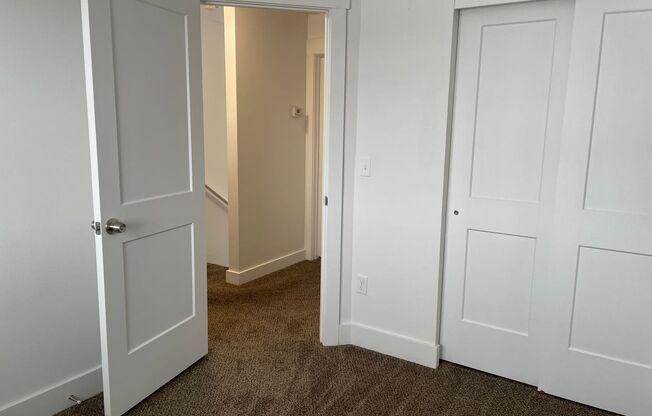 3 beds, 2.5 baths, 1,350 sqft, $1,550, Unit B6
