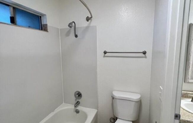 1 bed, 1 bath, 700 sqft, $1,550, Unit 38