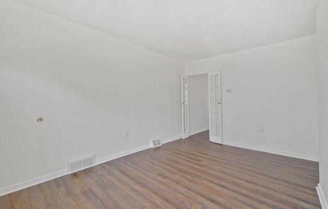 2 bed 1 bath with fresh updates - great location, fenced in yard