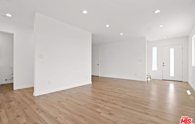 649 1/2 W 92 ST