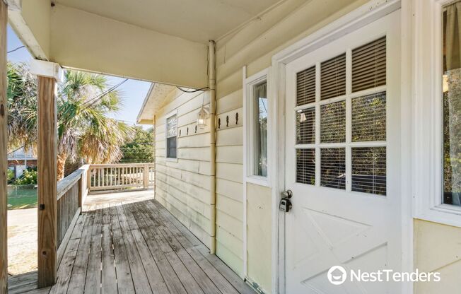 Walk-up Coastal Cottage on 1st Avenue!