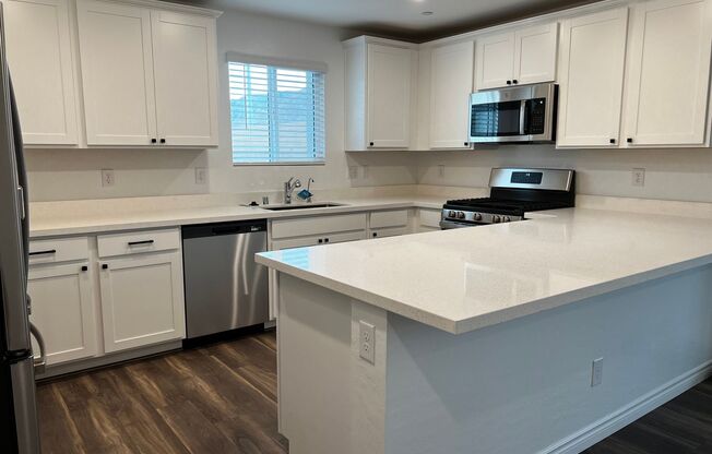 4 beds, 2.5 baths, $1,995, Unit 1
